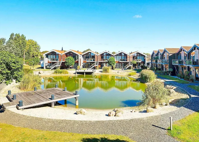 4 Person In Bogense-by Traum